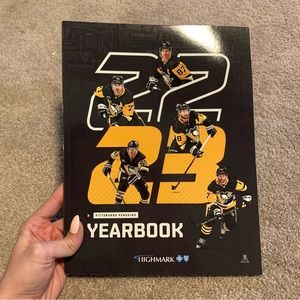 Pittsburgh Penguins 2022-23 Team Yearbook